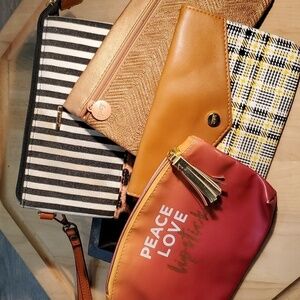 🍋 SET OF FOUR ZIPPERED BAGS